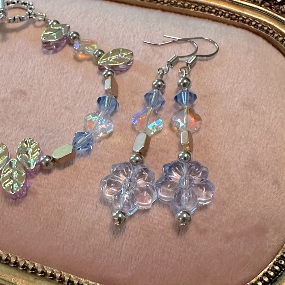 Handmade Earrings & Bracelet Set Floral Design Periwinkle Blue & Purple Flowers - Picture 4 of 11